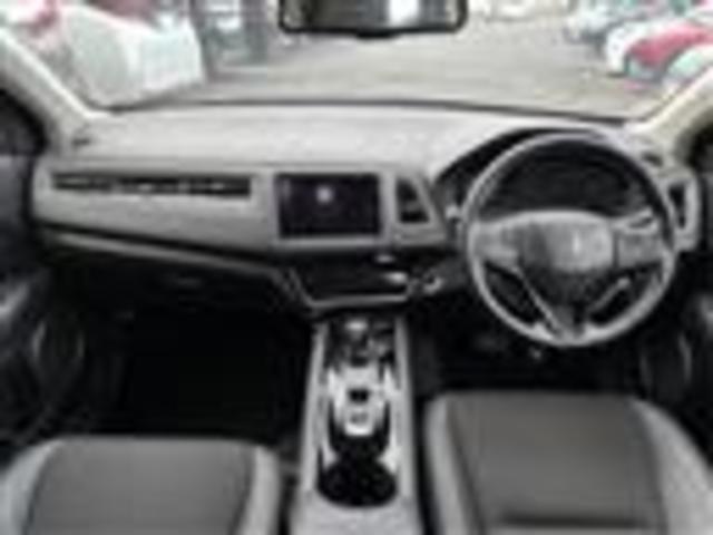 ヴェゼル ハイブリッドZ・ホンダセンシング 純正ナビ(CD/DVD/FM/AM/TV/Bluetooth/HDMI)/バックカメラ/クルーズコントロール/ステアリングスイッチ/ハーフレザーシート/シートヒーター(D/N席)/ETC/純正AW(2枚目)