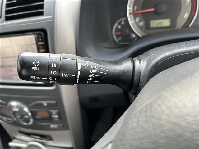 カローラフィールダー １．５Ｘ　エアロツアラー　純正ナビ　フルセグＴＶ　バックカメラ　ＥＴＣ　オートライト　盗難防止装置　純正ＬＥＤルームランプ　純正フットランプ　純正ドアバイザー　フロアマット　社外１５インチＡＷ　スペアキー　リモコンキー（11枚目）