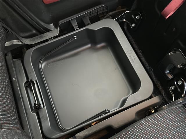 スペーシア ハイブリッドＧ　ＣＤ／ＣＤチェンジャー　両側スライドドア　純正フロアマット　純正ドアバイザー　横滑り防止装置　盗難防止装置　オートライト　アイドリングストップ　ベンチシート　スマートキー　スペアキー　冬タイヤ×４（26枚目）