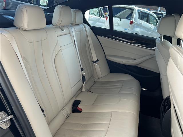 ５シリーズ ５２３ｄ　Ｍスポーツ　ワンオーナー　純正ナビ　フルセグＴＶ　全周囲カメラ　パワーバックドア　シートヒーター　シートベンチレーター　パワーシート　レーダークルーズコントロール　クリアランスソナー　オートマチックハイビーム（5枚目）