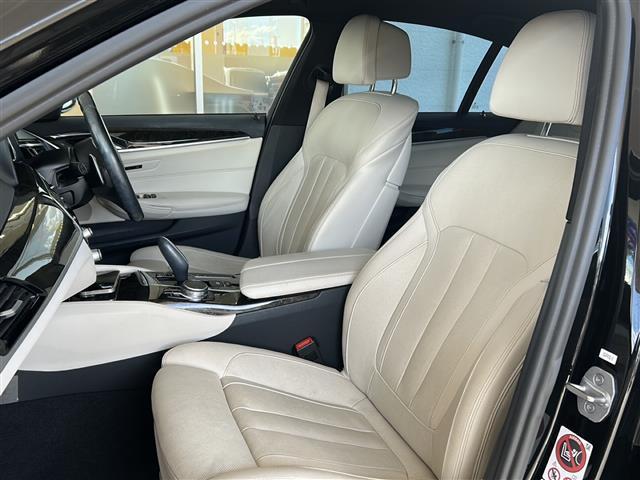 ５シリーズ ５２３ｄ　Ｍスポーツ　ワンオーナー　純正ナビ　フルセグＴＶ　全周囲カメラ　パワーバックドア　シートヒーター　シートベンチレーター　パワーシート　レーダークルーズコントロール　クリアランスソナー　オートマチックハイビーム（8枚目）