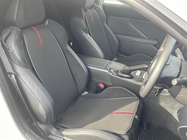 GR86 RZ ワンオーナー/社外9インチメモリナビ/フルセグTV/HDMI/Bluetooth/GRトランクスポイラー/GRフロアマット/バックカメラ/アイサイトコアテクノロジー/レーダークルーズコントロール(4枚目)