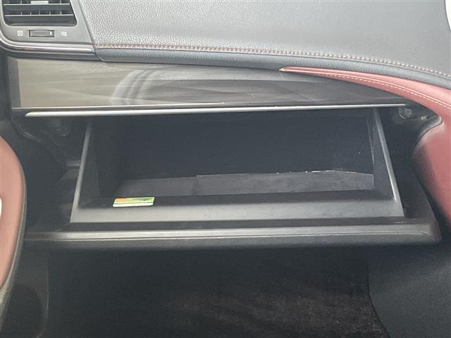 クラウンハイブリッド アスリートＳ　純正ナビ／フルセグＴＶ／全周囲カメラ／ドライブレコーダー／レーダークルーズコントロール／プリクラッシュセーフティシステム／コーナーセンサー／シートヒーター／パワーシート／ビルトインＥＴＣ／スペアキー（31枚目）