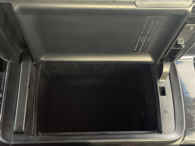 クラウンハイブリッド アスリートＳ　純正ナビ／フルセグＴＶ／全周囲カメラ／ドライブレコーダー／レーダークルーズコントロール／プリクラッシュセーフティシステム／コーナーセンサー／シートヒーター／パワーシート／ビルトインＥＴＣ／スペアキー（37枚目）