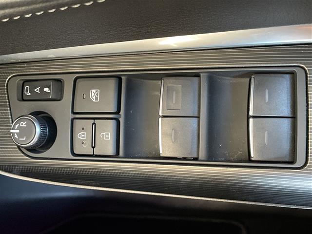 ハリアーＰＨＥＶ Ｚ　ワンオーナー／モデリスタ／ＪＢＬ／純正ディスプレイオーディオ（ナビキット付き）／フルセグＴＶ／調光パノラマルーフ／アラウンドビューモニター／ブラインドスポットモニター／置くだけ充電／１００Ｖ電源／（23枚目）