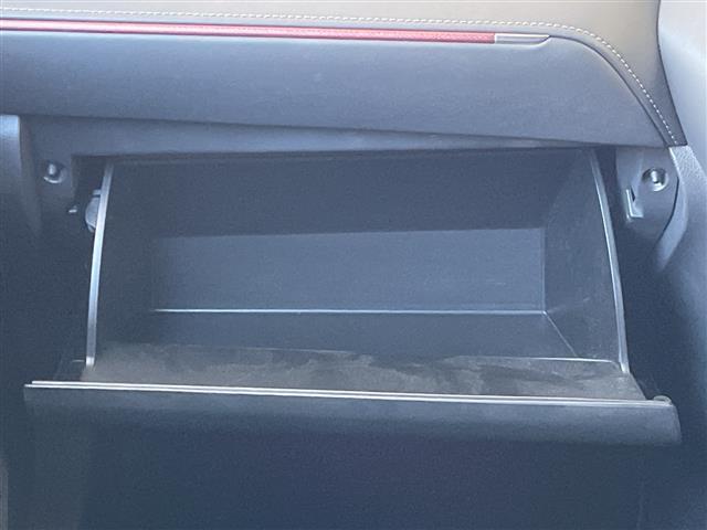 ハリアーＰＨＥＶ Ｚ　ワンオーナー／モデリスタ／ＪＢＬ／純正ディスプレイオーディオ（ナビキット付き）／フルセグＴＶ／調光パノラマルーフ／アラウンドビューモニター／ブラインドスポットモニター／置くだけ充電／１００Ｖ電源／（25枚目）