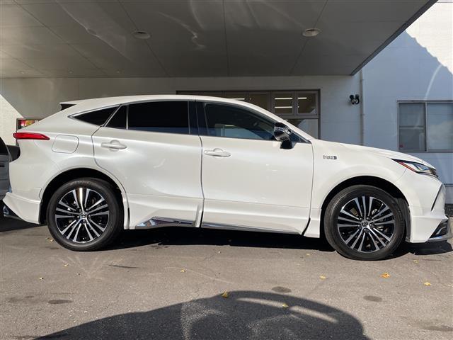 ハリアーＰＨＥＶ Ｚ　ワンオーナー／モデリスタ／ＪＢＬ／純正ディスプレイオーディオ（ナビキット付き）／フルセグＴＶ／調光パノラマルーフ／アラウンドビューモニター／ブラインドスポットモニター／置くだけ充電／１００Ｖ電源／（33枚目）