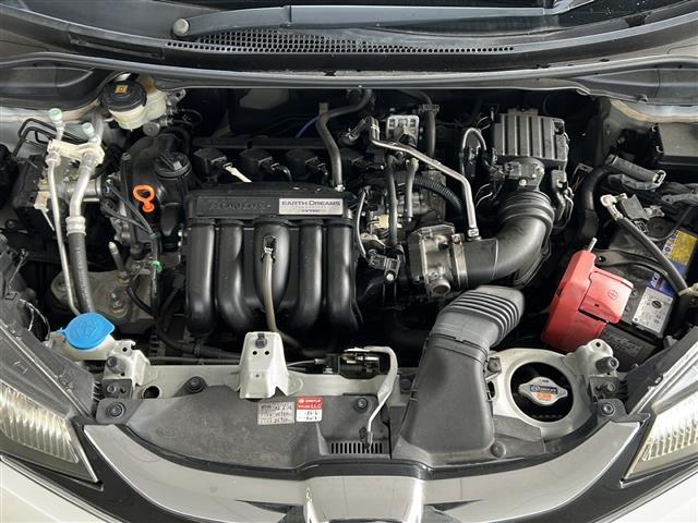 フィット １３Ｇ・Ｆパッケージ　社外メモリナビ（ＡＶＩＣ－ＲＺ３３）（ＵＳＢ／ＳＤ／ＴＶ／ＤＶＤ／ＣＤ）／バックカメラ／前方ドライブレコーダー／ＥＴＣ／ＬＥＤヘッドライト／スマートキー／スペアキー／フロアマット／ＥＣＯＮ（3枚目）