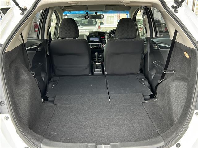 フィット １３Ｇ・Ｆパッケージ　社外メモリナビ（ＡＶＩＣ－ＲＺ３３）（ＵＳＢ／ＳＤ／ＴＶ／ＤＶＤ／ＣＤ）／バックカメラ／前方ドライブレコーダー／ＥＴＣ／ＬＥＤヘッドライト／スマートキー／スペアキー／フロアマット／ＥＣＯＮ（7枚目）