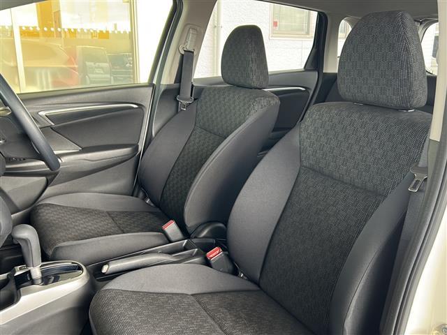 フィット １３Ｇ・Ｆパッケージ　社外メモリナビ（ＡＶＩＣ－ＲＺ３３）（ＵＳＢ／ＳＤ／ＴＶ／ＤＶＤ／ＣＤ）／バックカメラ／前方ドライブレコーダー／ＥＴＣ／ＬＥＤヘッドライト／スマートキー／スペアキー／フロアマット／ＥＣＯＮ（8枚目）