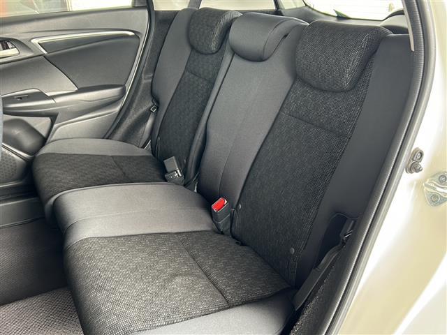 フィット １３Ｇ・Ｆパッケージ　社外メモリナビ（ＡＶＩＣ－ＲＺ３３）（ＵＳＢ／ＳＤ／ＴＶ／ＤＶＤ／ＣＤ）／バックカメラ／前方ドライブレコーダー／ＥＴＣ／ＬＥＤヘッドライト／スマートキー／スペアキー／フロアマット／ＥＣＯＮ（9枚目）