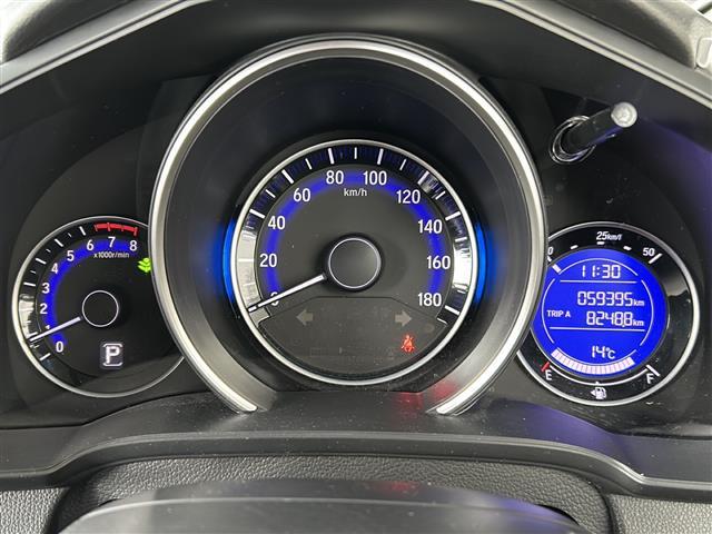 フィット １３Ｇ・Ｆパッケージ　社外メモリナビ（ＡＶＩＣ－ＲＺ３３）（ＵＳＢ／ＳＤ／ＴＶ／ＤＶＤ／ＣＤ）／バックカメラ／前方ドライブレコーダー／ＥＴＣ／ＬＥＤヘッドライト／スマートキー／スペアキー／フロアマット／ＥＣＯＮ（10枚目）