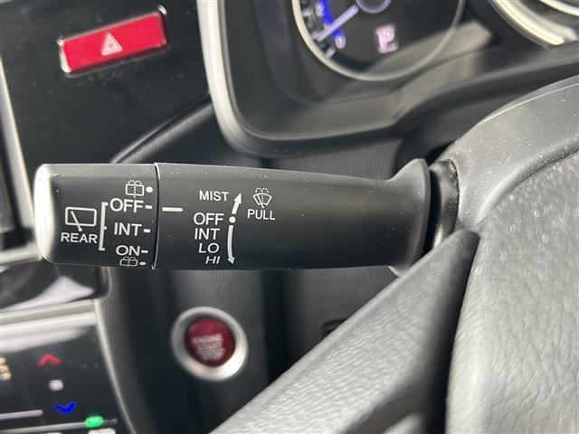 フィット １３Ｇ・Ｆパッケージ　社外メモリナビ（ＡＶＩＣ－ＲＺ３３）（ＵＳＢ／ＳＤ／ＴＶ／ＤＶＤ／ＣＤ）／バックカメラ／前方ドライブレコーダー／ＥＴＣ／ＬＥＤヘッドライト／スマートキー／スペアキー／フロアマット／ＥＣＯＮ（12枚目）