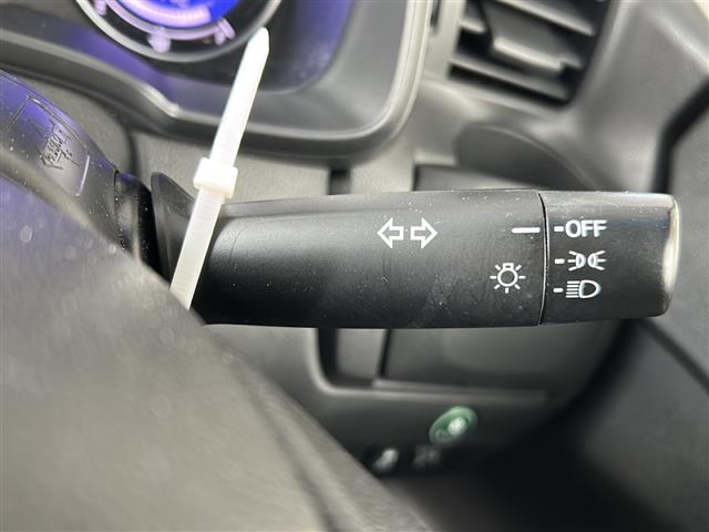 フィット １３Ｇ・Ｆパッケージ　社外メモリナビ（ＡＶＩＣ－ＲＺ３３）（ＵＳＢ／ＳＤ／ＴＶ／ＤＶＤ／ＣＤ）／バックカメラ／前方ドライブレコーダー／ＥＴＣ／ＬＥＤヘッドライト／スマートキー／スペアキー／フロアマット／ＥＣＯＮ（13枚目）