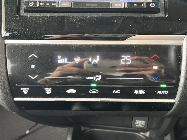 フィット １３Ｇ・Ｆパッケージ　社外メモリナビ（ＡＶＩＣ－ＲＺ３３）（ＵＳＢ／ＳＤ／ＴＶ／ＤＶＤ／ＣＤ）／バックカメラ／前方ドライブレコーダー／ＥＴＣ／ＬＥＤヘッドライト／スマートキー／スペアキー／フロアマット／ＥＣＯＮ（17枚目）