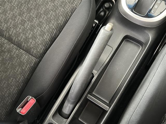 フィット １３Ｇ・Ｆパッケージ　社外メモリナビ（ＡＶＩＣ－ＲＺ３３）（ＵＳＢ／ＳＤ／ＴＶ／ＤＶＤ／ＣＤ）／バックカメラ／前方ドライブレコーダー／ＥＴＣ／ＬＥＤヘッドライト／スマートキー／スペアキー／フロアマット／ＥＣＯＮ（19枚目）