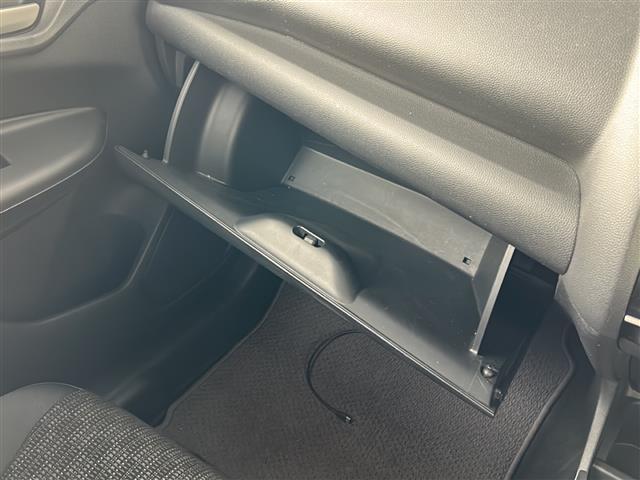 フィット １３Ｇ・Ｆパッケージ　社外メモリナビ（ＡＶＩＣ－ＲＺ３３）（ＵＳＢ／ＳＤ／ＴＶ／ＤＶＤ／ＣＤ）／バックカメラ／前方ドライブレコーダー／ＥＴＣ／ＬＥＤヘッドライト／スマートキー／スペアキー／フロアマット／ＥＣＯＮ（25枚目）