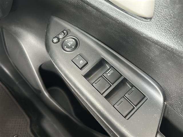 フィット １３Ｇ・Ｆパッケージ　社外メモリナビ（ＡＶＩＣ－ＲＺ３３）（ＵＳＢ／ＳＤ／ＴＶ／ＤＶＤ／ＣＤ）／バックカメラ／前方ドライブレコーダー／ＥＴＣ／ＬＥＤヘッドライト／スマートキー／スペアキー／フロアマット／ＥＣＯＮ（26枚目）