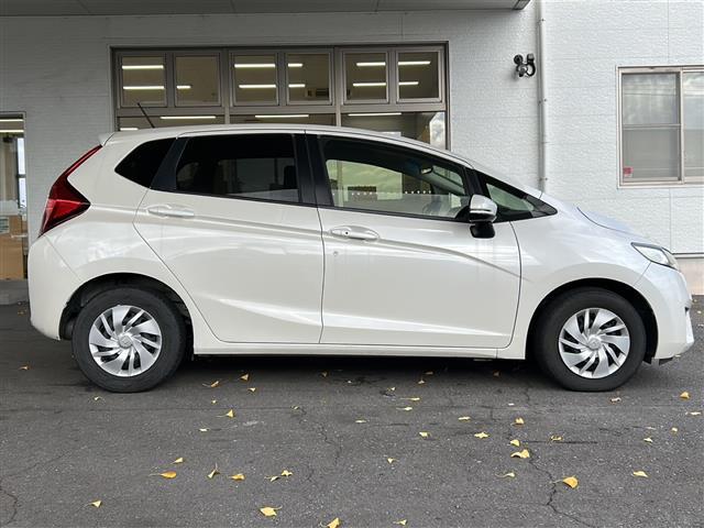 フィット １３Ｇ・Ｆパッケージ　社外メモリナビ（ＡＶＩＣ－ＲＺ３３）（ＵＳＢ／ＳＤ／ＴＶ／ＤＶＤ／ＣＤ）／バックカメラ／前方ドライブレコーダー／ＥＴＣ／ＬＥＤヘッドライト／スマートキー／スペアキー／フロアマット／ＥＣＯＮ（36枚目）