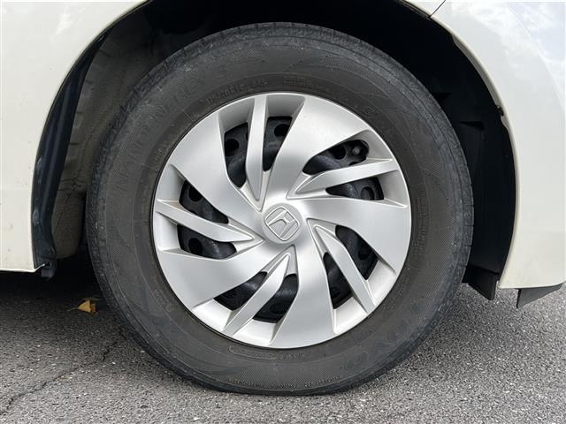 フィット １３Ｇ・Ｆパッケージ　社外メモリナビ（ＡＶＩＣ－ＲＺ３３）（ＵＳＢ／ＳＤ／ＴＶ／ＤＶＤ／ＣＤ）／バックカメラ／前方ドライブレコーダー／ＥＴＣ／ＬＥＤヘッドライト／スマートキー／スペアキー／フロアマット／ＥＣＯＮ（39枚目）