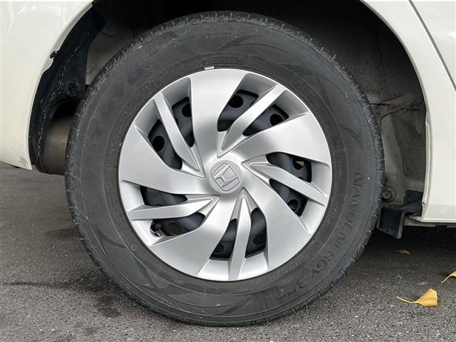 フィット １３Ｇ・Ｆパッケージ　社外メモリナビ（ＡＶＩＣ－ＲＺ３３）（ＵＳＢ／ＳＤ／ＴＶ／ＤＶＤ／ＣＤ）／バックカメラ／前方ドライブレコーダー／ＥＴＣ／ＬＥＤヘッドライト／スマートキー／スペアキー／フロアマット／ＥＣＯＮ（40枚目）