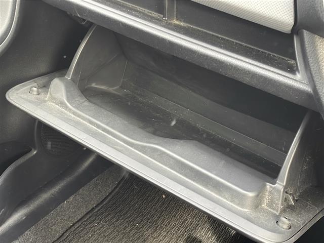 ヴィッツ 1.0F スマートスタイル 純正メモリナビゲーション ワンセグテレビ ETC 社外14インチアルミホイール 電動格納ミラー ライトレベライザー プッシュスタート スマートキー(5枚目)