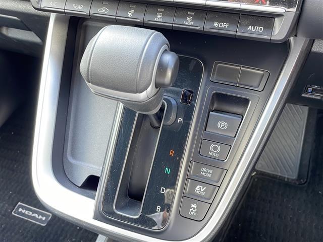 ノア ハイブリッドS-Z ワンオーナー 4WD 純正ナビ フルセグ バックカメラ レーダークルコン 両側パワスラ プリクラッシュセーフティ レーンキーフアシスト ブラインドスポットモニター フリップダウンモニター ドラレコ(20枚目)