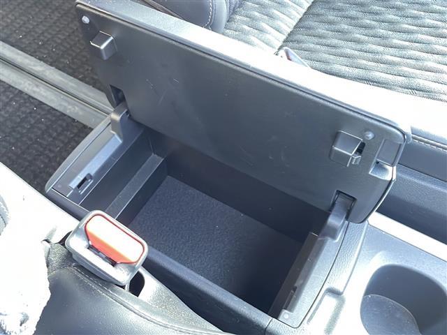 ノア ハイブリッドS-Z ワンオーナー 4WD 純正ナビ フルセグ バックカメラ レーダークルコン 両側パワスラ プリクラッシュセーフティ レーンキーフアシスト ブラインドスポットモニター フリップダウンモニター ドラレコ(26枚目)