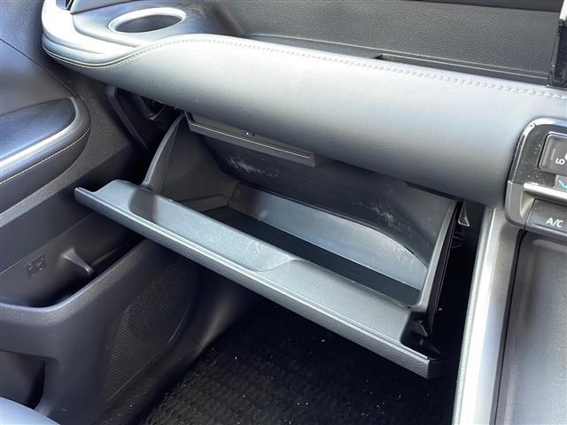 ノア ハイブリッドS-Z ワンオーナー 4WD 純正ナビ フルセグ バックカメラ レーダークルコン 両側パワスラ プリクラッシュセーフティ レーンキーフアシスト ブラインドスポットモニター フリップダウンモニター ドラレコ(31枚目)