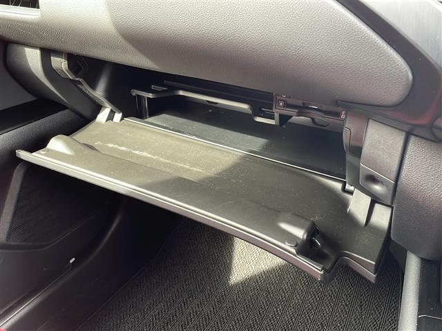 UX UX200 Fスポーツ ワンオーナー 純正ナビ フルセグ バックカメラ TRDマフラー プリクラッシュセーフティ レーンキープアシスト レーダークルコン ブラインドスポットモニター パワーバックドア 革シート LEDライト(32枚目)