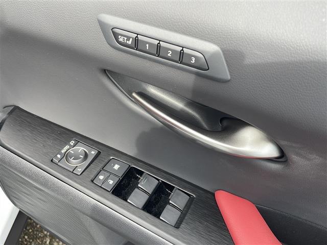 UX UX200 Fスポーツ ワンオーナー 純正ナビ フルセグ バックカメラ TRDマフラー プリクラッシュセーフティ レーンキープアシスト レーダークルコン ブラインドスポットモニター パワーバックドア 革シート LEDライト(33枚目)