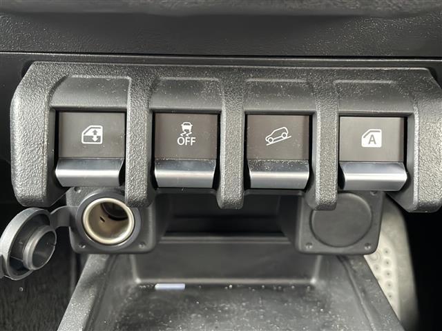 気になる車はすぐにお問い合わせください！画面右側の００６６から始まる無料ダイヤルからお問い合わせ下さい！専門スタッフがお車のご質問にお答えいたします！