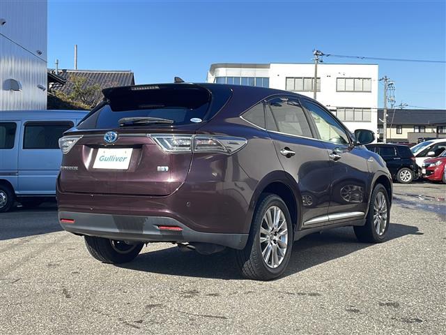 ハリアーハイブリッド プレミアム　ワンオーナー　純正ナビ　フルセグ　クルコン　バックカメラ　ＥＴＣ　純正１８ＡＷ　コーナーセンサー　パワーバックドア　ハーフレザーシート　ＬＥＤライト　ＬＥＤフォグ　パワーシート　スマートキー（5枚目）