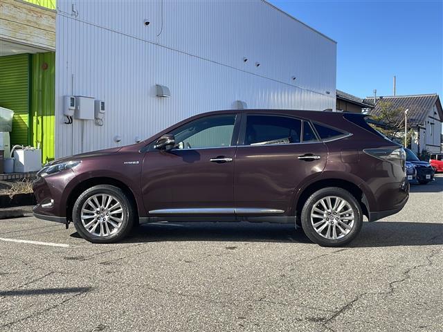 ハリアーハイブリッド プレミアム　ワンオーナー　純正ナビ　フルセグ　クルコン　バックカメラ　ＥＴＣ　純正１８ＡＷ　コーナーセンサー　パワーバックドア　ハーフレザーシート　ＬＥＤライト　ＬＥＤフォグ　パワーシート　スマートキー（6枚目）