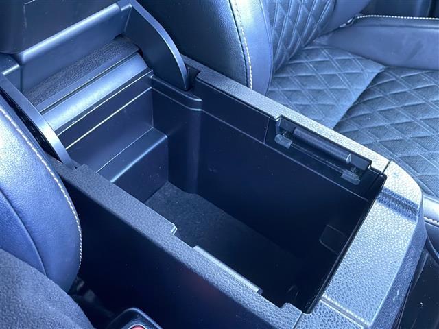 ハリアーハイブリッド プレミアム　ワンオーナー　純正ナビ　フルセグ　クルコン　バックカメラ　ＥＴＣ　純正１８ＡＷ　コーナーセンサー　パワーバックドア　ハーフレザーシート　ＬＥＤライト　ＬＥＤフォグ　パワーシート　スマートキー（26枚目）