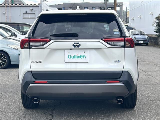 RAV4 ハイブリッドG 4WD アルパイン8インチナビ フルセグ バックカメラ パノラマルーフ 社外18AW プリクラッシュセーフティ レーンキープアシスト レーダークルコン パワーバックドア パわシート シートヒーター(3枚目)