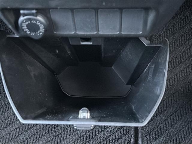 ルーミー カスタムＧ　ワンオーナー　ワンオーナー　４ＷＤ　社外ナビ　両側電動スライドドア　プリクラッシュセーフティ　レーンキープアシスト　レーダークルコン　コーナーセンサー　ＵＳＢポート　フルセグ　ＬＥＤライト　ＧＲエアロフロント（32枚目）