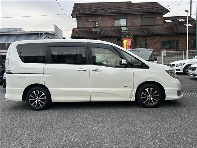 セレナ ハイウェイスター S-ハイブリッド エアロモード エマージェンシーブレーキ 社外ナビ CD DVD iPod フルセグTV バックカメラ 左側パワースライドドア クルーズコントロール HIDオートライト アイドリングストップ USBポート ETC(5枚目)