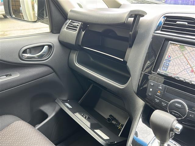 セレナ ハイウェイスター S-ハイブリッド エアロモード エマージェンシーブレーキ 社外ナビ CD DVD iPod フルセグTV バックカメラ 左側パワースライドドア クルーズコントロール HIDオートライト アイドリングストップ USBポート ETC(38枚目)