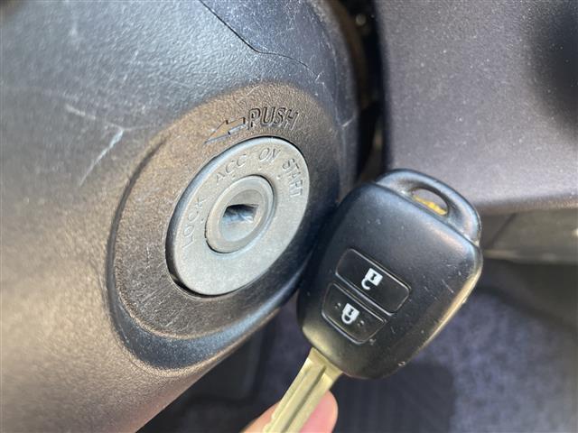 アクア S 取扱説明書 保証書 記録簿 ワンオーナー CD AUX 純正フロアマット オートエアコン 横滑り防止装置 電動格納ミラー 禁煙車(5枚目)