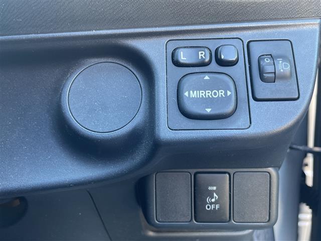 アクア S 取扱説明書 保証書 記録簿 ワンオーナー CD AUX 純正フロアマット オートエアコン 横滑り防止装置 電動格納ミラー 禁煙車(6枚目)