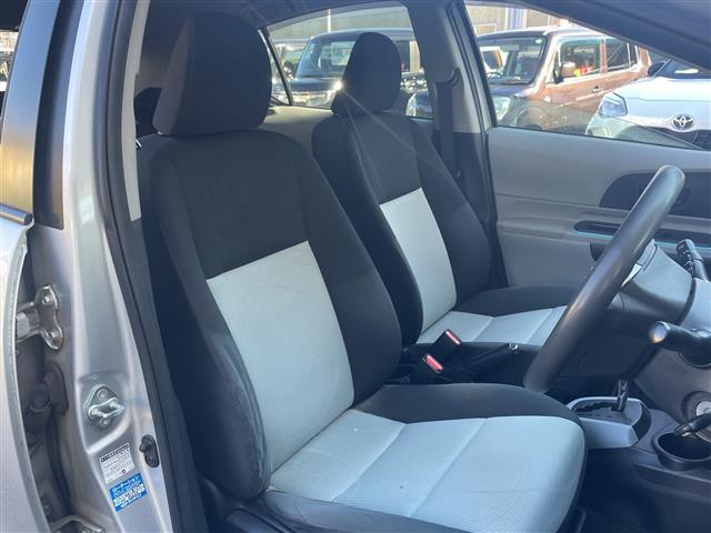 アクア S 取扱説明書 保証書 記録簿 ワンオーナー CD AUX 純正フロアマット オートエアコン 横滑り防止装置 電動格納ミラー 禁煙車(9枚目)