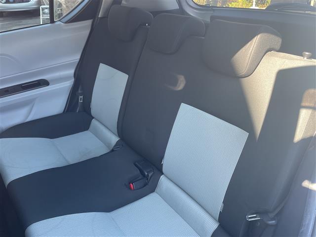 アクア S 取扱説明書 保証書 記録簿 ワンオーナー CD AUX 純正フロアマット オートエアコン 横滑り防止装置 電動格納ミラー 禁煙車(12枚目)