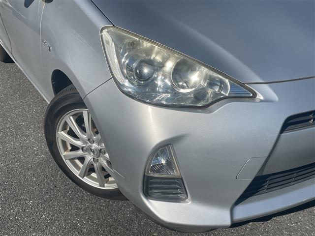 アクア S 取扱説明書 保証書 記録簿 ワンオーナー CD AUX 純正フロアマット オートエアコン 横滑り防止装置 電動格納ミラー 禁煙車(13枚目)