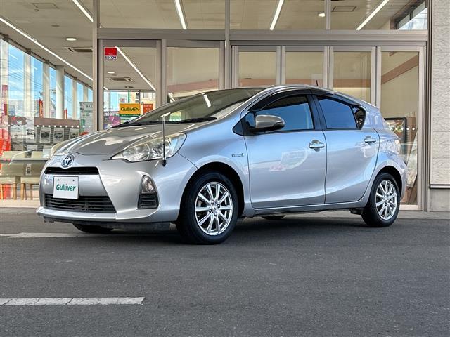 アクア S 取扱説明書 保証書 記録簿 ワンオーナー CD AUX 純正フロアマット オートエアコン 横滑り防止装置 電動格納ミラー 禁煙車(16枚目)