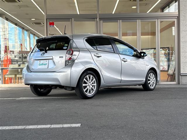 アクア S 取扱説明書 保証書 記録簿 ワンオーナー CD AUX 純正フロアマット オートエアコン 横滑り防止装置 電動格納ミラー 禁煙車(17枚目)