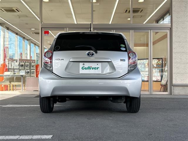 アクア S 取扱説明書 保証書 記録簿 ワンオーナー CD AUX 純正フロアマット オートエアコン 横滑り防止装置 電動格納ミラー 禁煙車(19枚目)