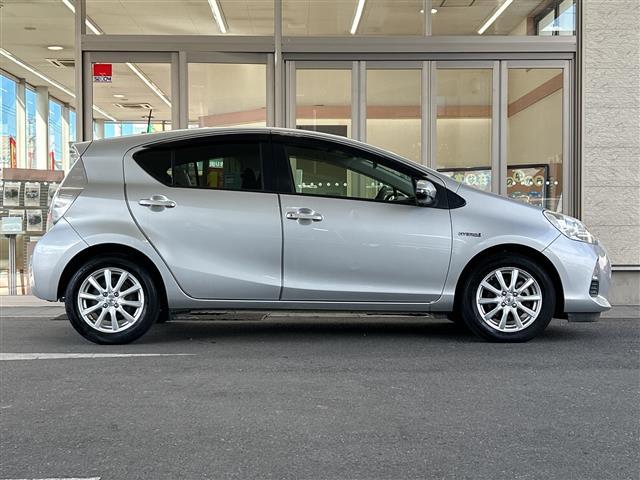 アクア S 取扱説明書 保証書 記録簿 ワンオーナー CD AUX 純正フロアマット オートエアコン 横滑り防止装置 電動格納ミラー 禁煙車(21枚目)