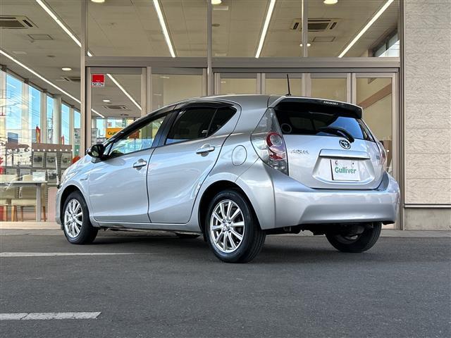 アクア S 取扱説明書 保証書 記録簿 ワンオーナー CD AUX 純正フロアマット オートエアコン 横滑り防止装置 電動格納ミラー 禁煙車(22枚目)