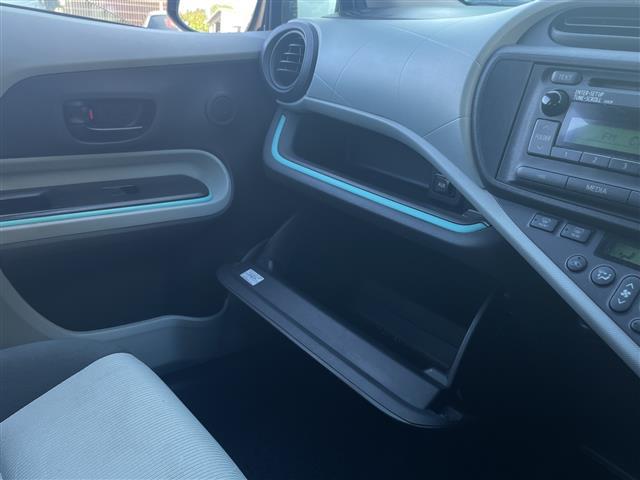 アクア S 取扱説明書 保証書 記録簿 ワンオーナー CD AUX 純正フロアマット オートエアコン 横滑り防止装置 電動格納ミラー 禁煙車(31枚目)